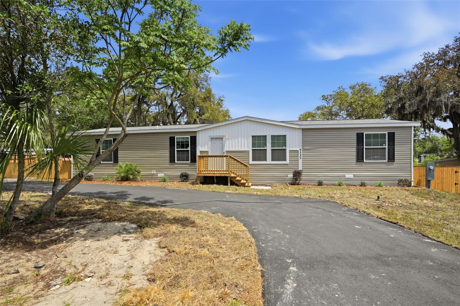 Image 7 of 72 For 9533 Round Lake Drive