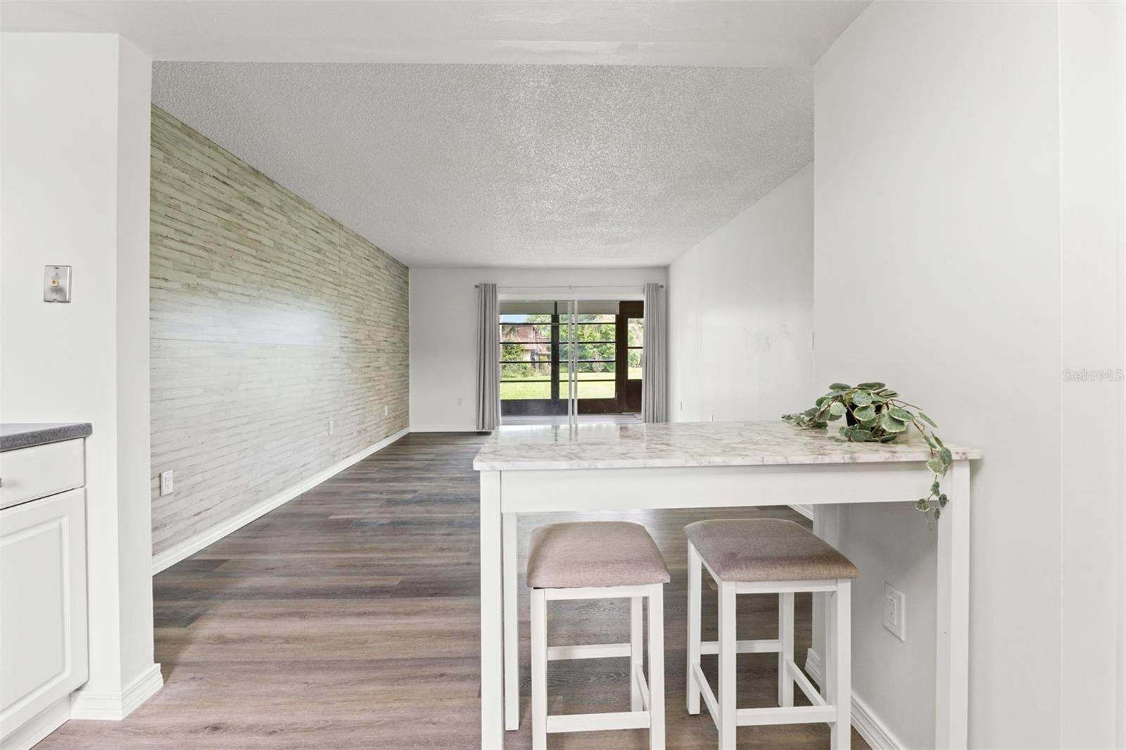 Image 10 of 33 For 7131 Dell Road 2