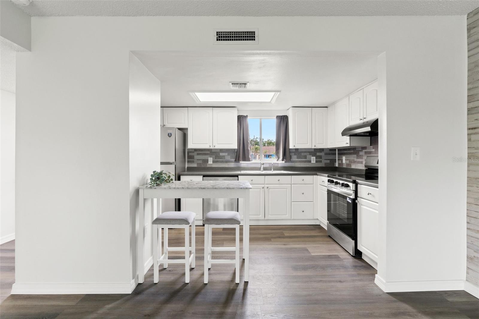 Image 8 of 33 For 7131 Dell Road 2