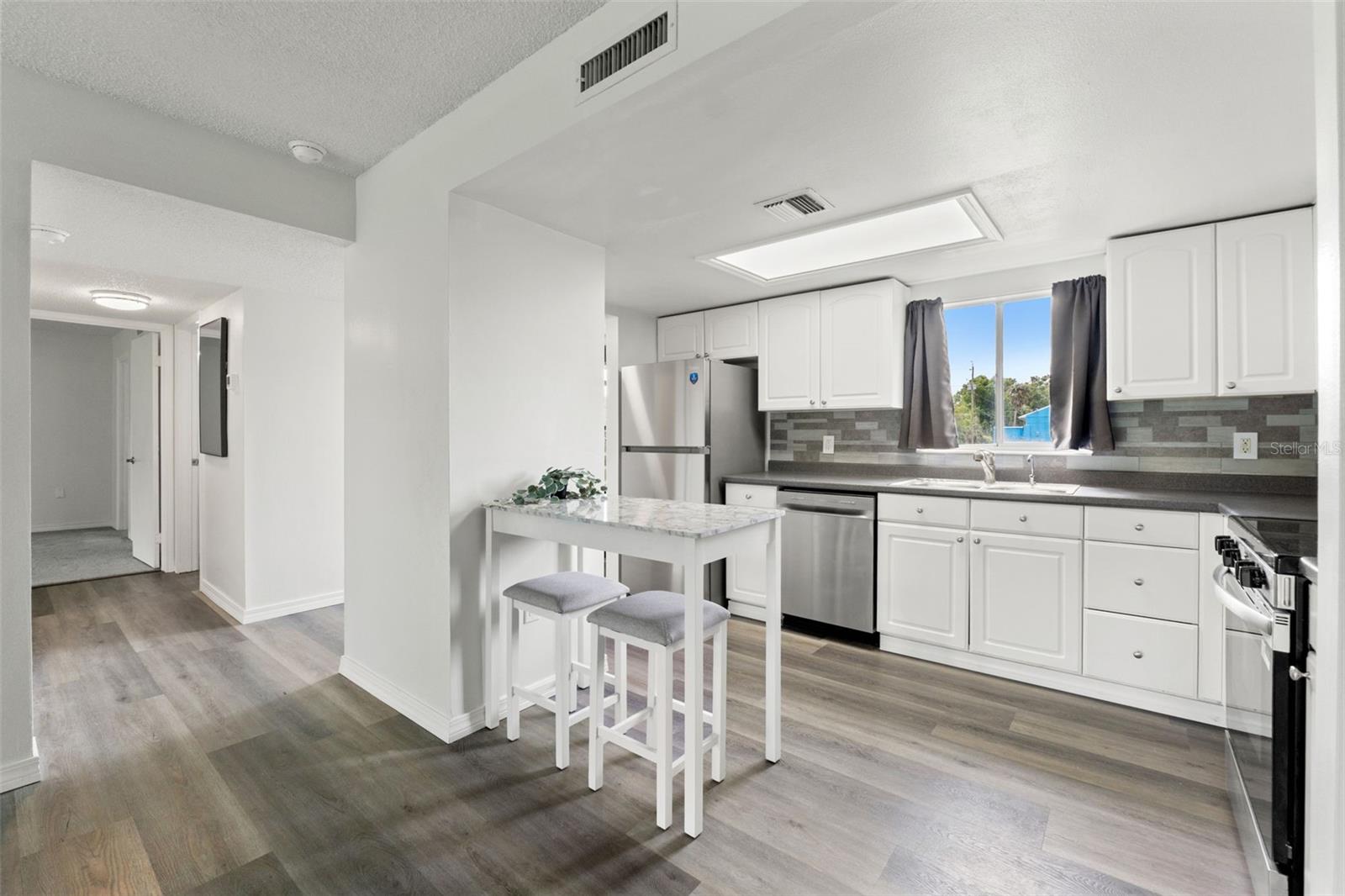 Image 9 of 33 For 7131 Dell Road 2