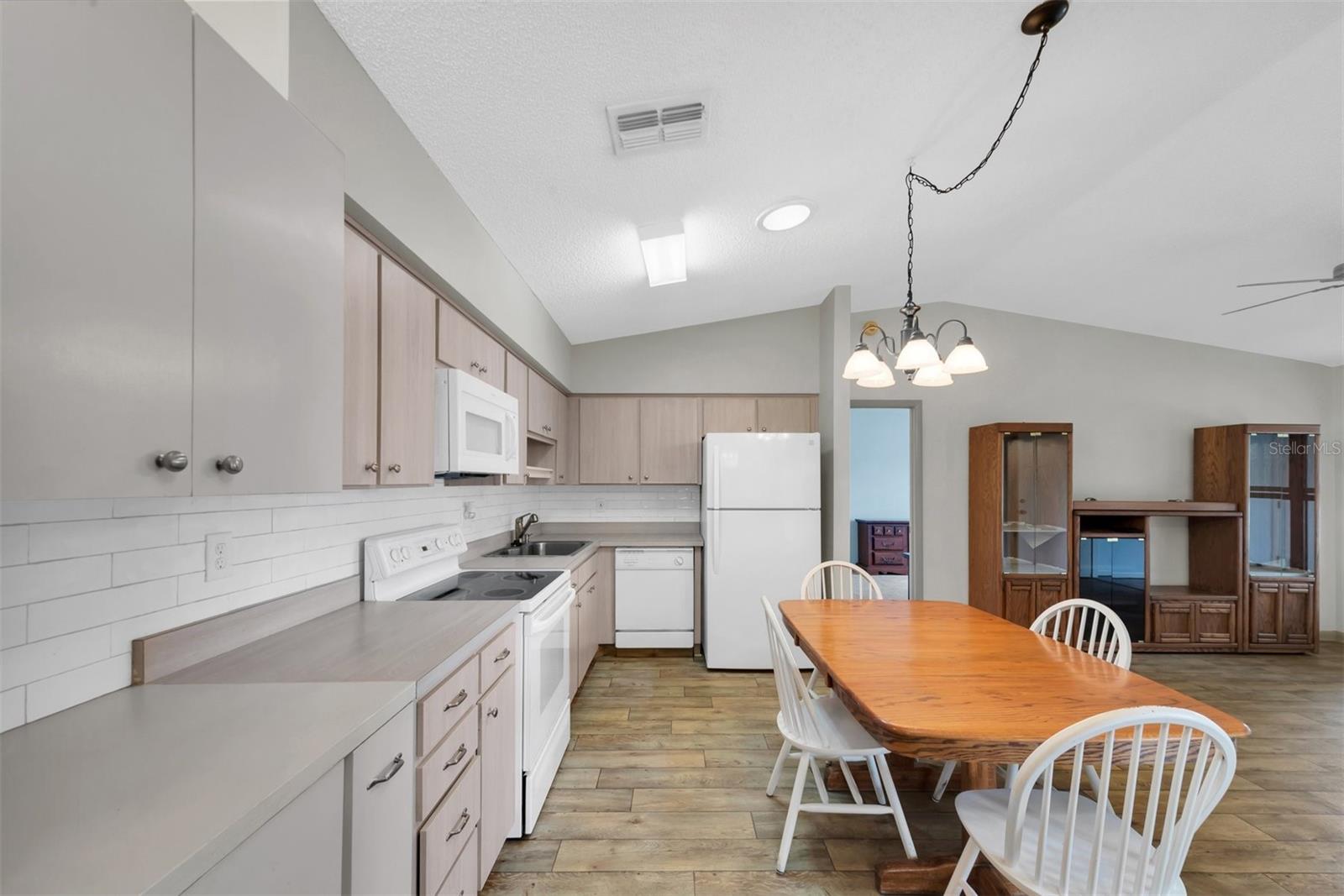 Image 7 of 34 For 37730 Alissa Drive