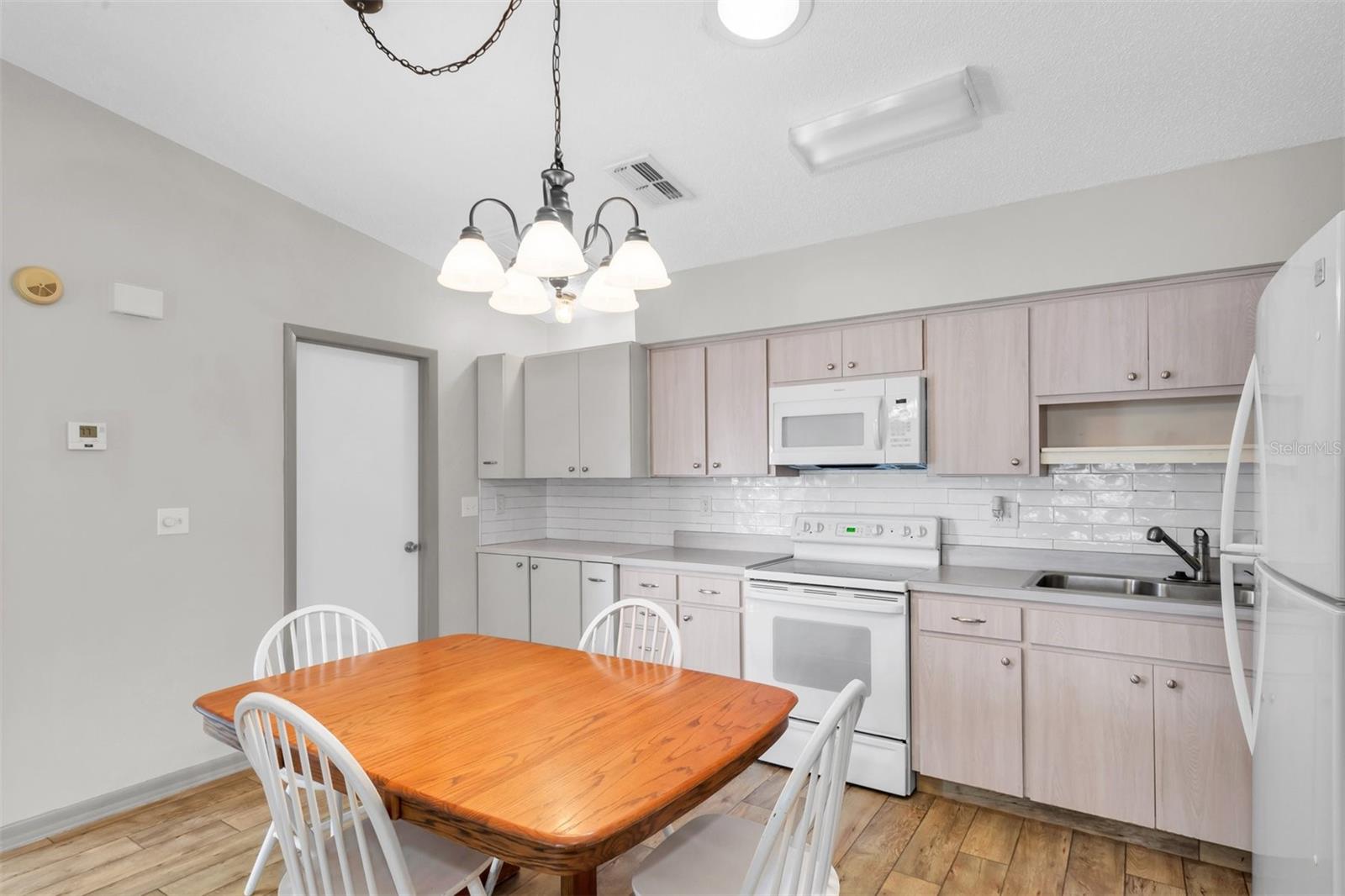 Image 8 of 34 For 37730 Alissa Drive