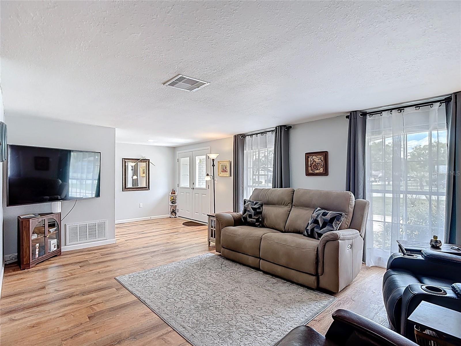 Image 10 of 54 For 12709 Castleberry Court