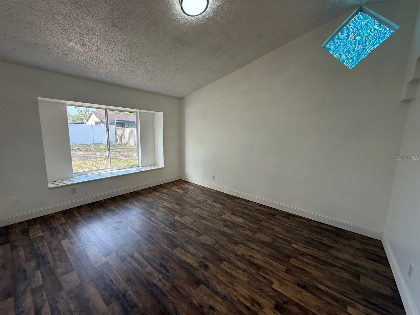 Image 11 of 20 For 13102 Linden Drive