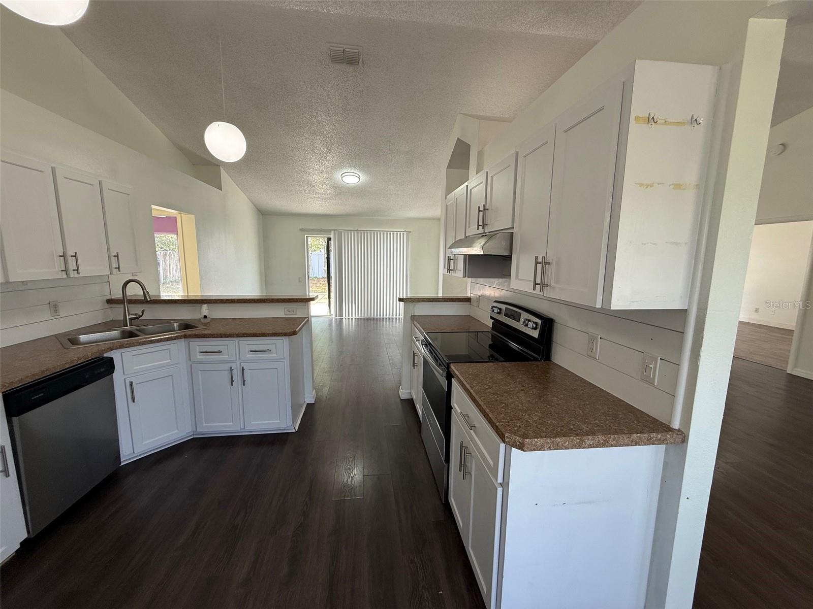 Image 5 of 20 For 13102 Linden Drive