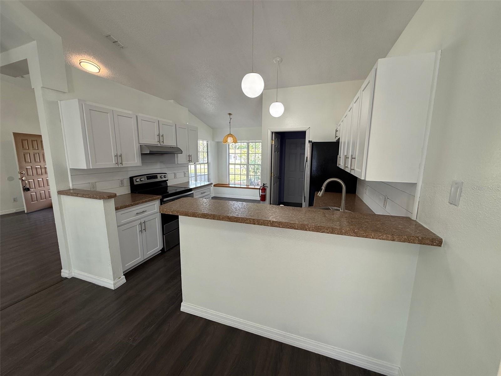 Image 7 of 20 For 13102 Linden Drive