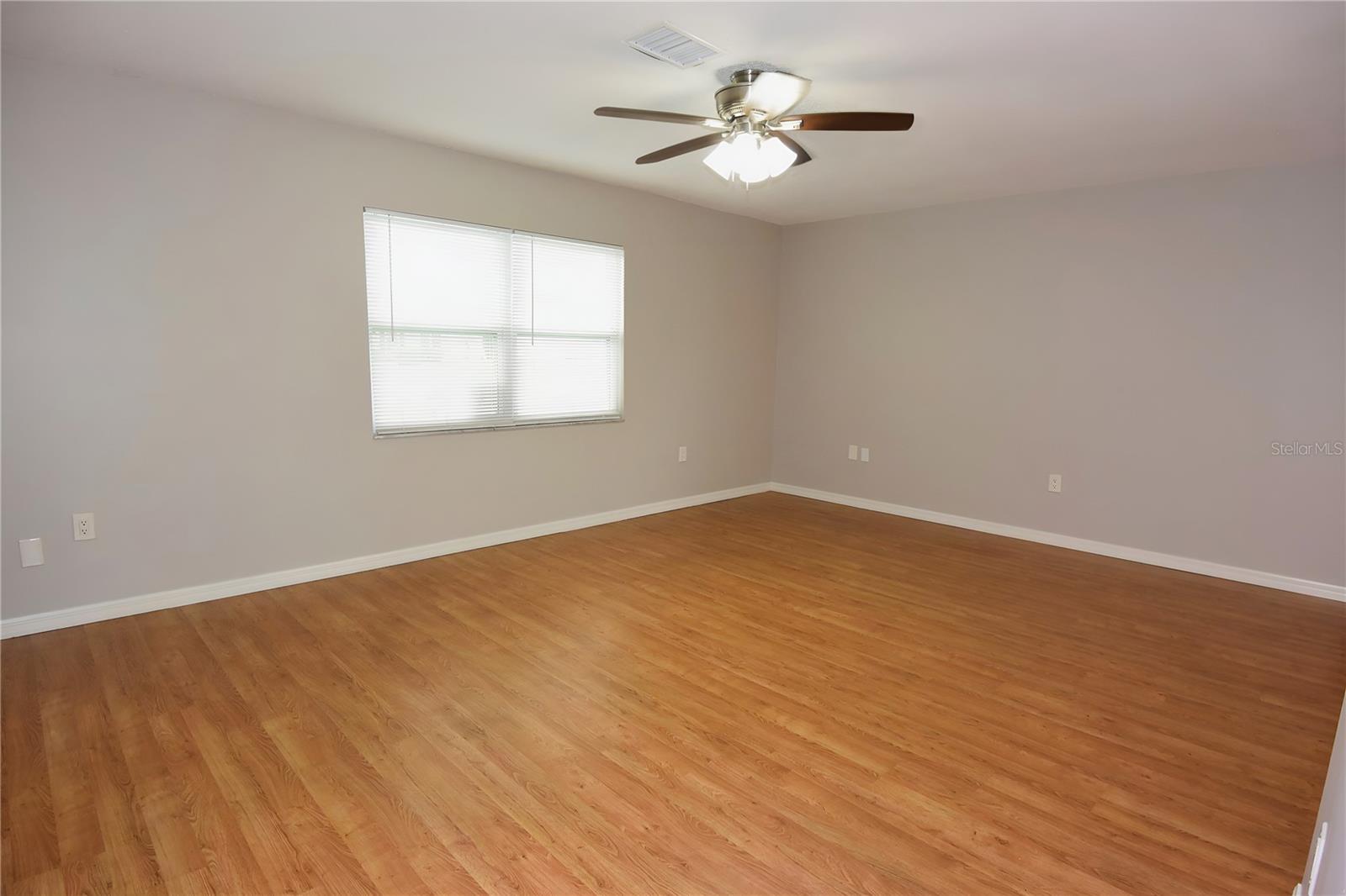 Image 7 of 42 For 5484 Alderwood Street