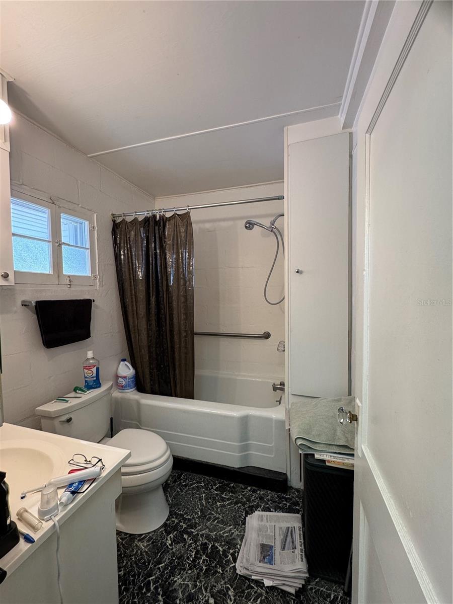 Image 11 of 27 For 542 Roanoke Street