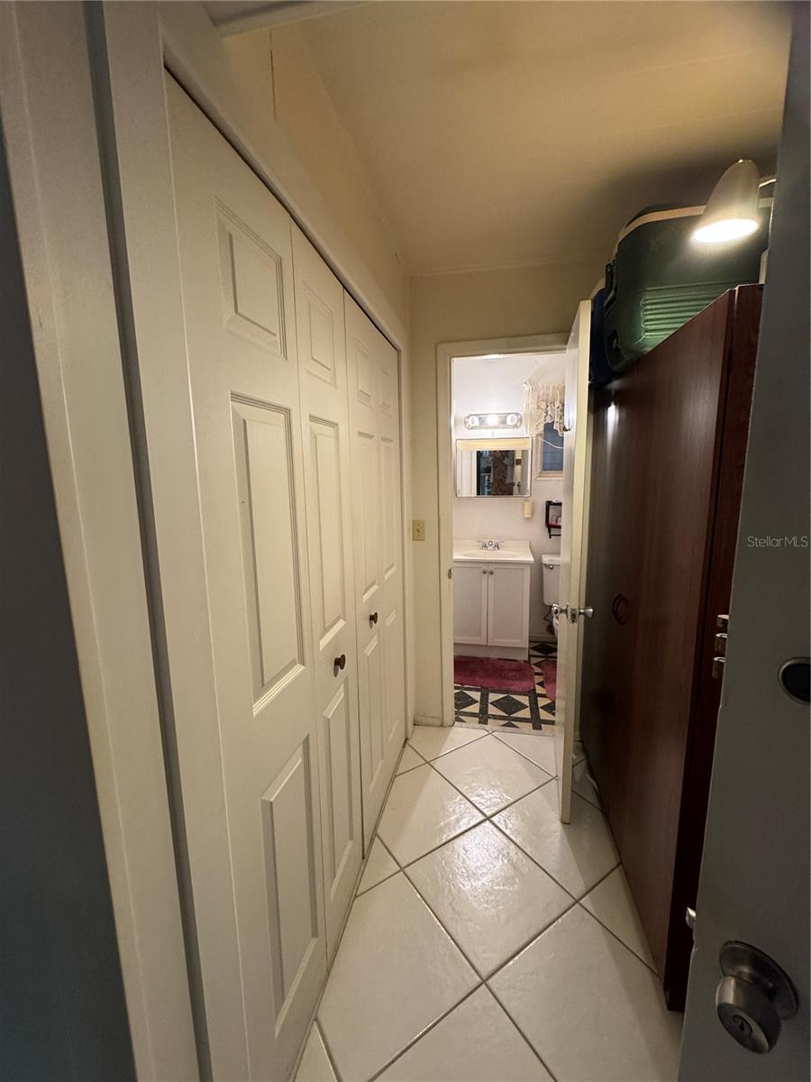 Image 17 of 27 For 542 Roanoke Street