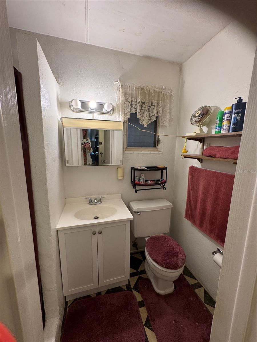 Image 18 of 27 For 542 Roanoke Street