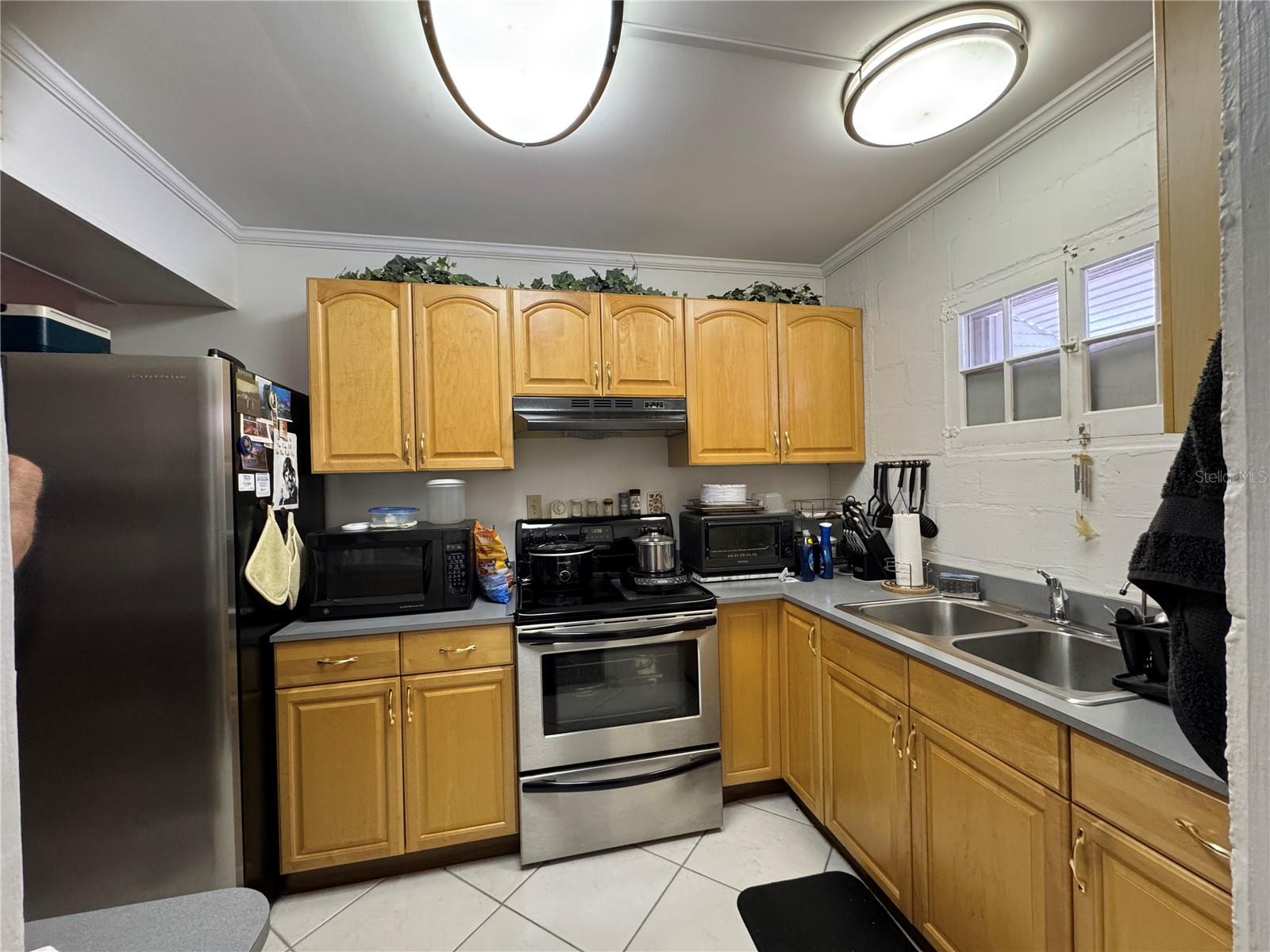 Image 9 of 27 For 542 Roanoke Street