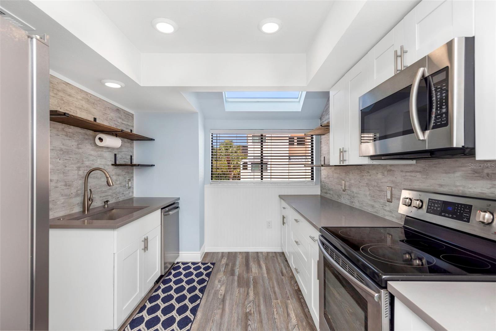 Image 10 of 42 For 1500 Sunset Road F7