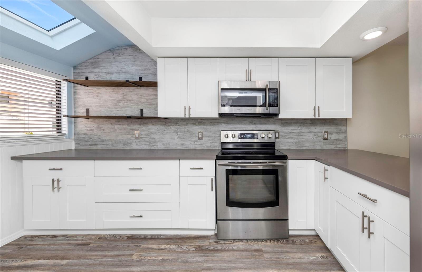 Image 11 of 42 For 1500 Sunset Road F7