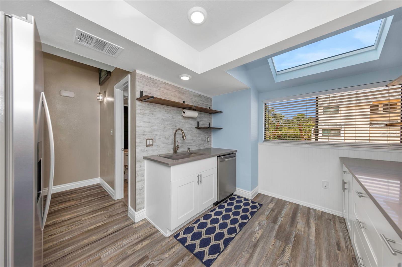 Image 13 of 42 For 1500 Sunset Road F7