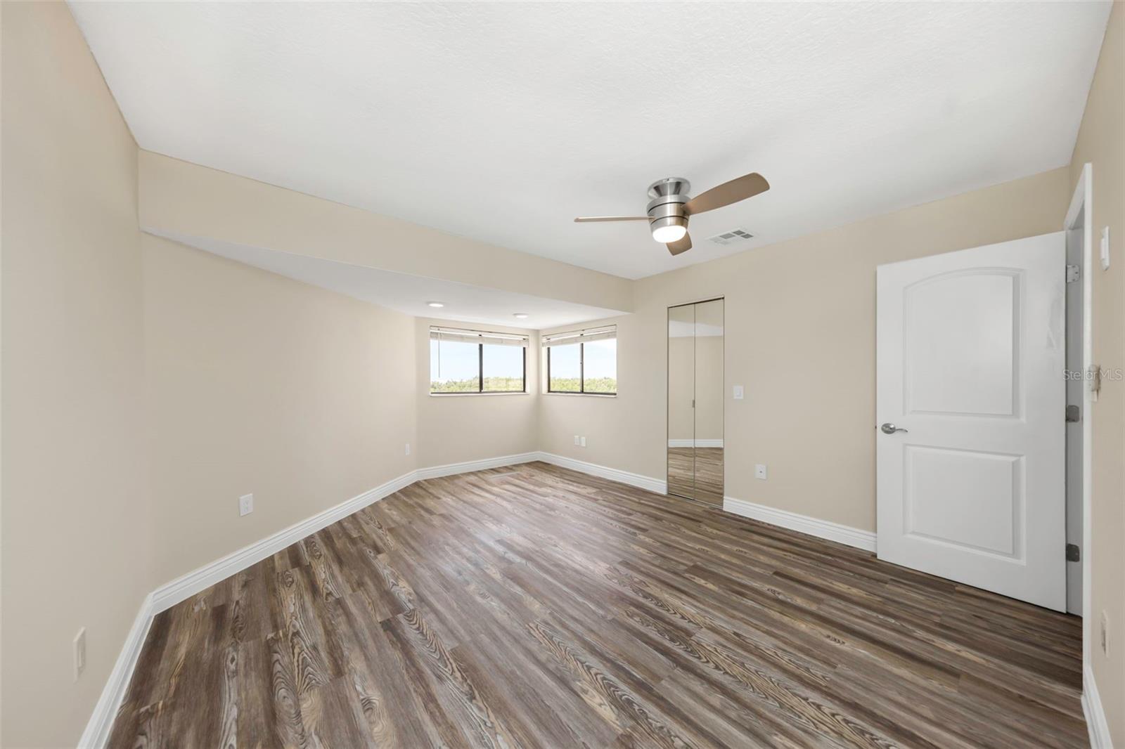 Image 17 of 42 For 1500 Sunset Road F7