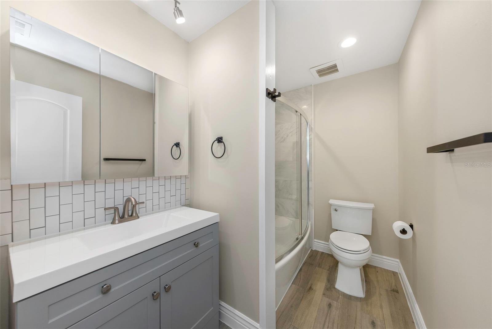 Image 20 of 42 For 1500 Sunset Road F7