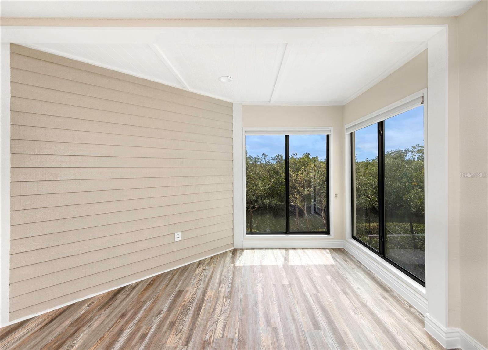 Image 6 of 42 For 1500 Sunset Road F7