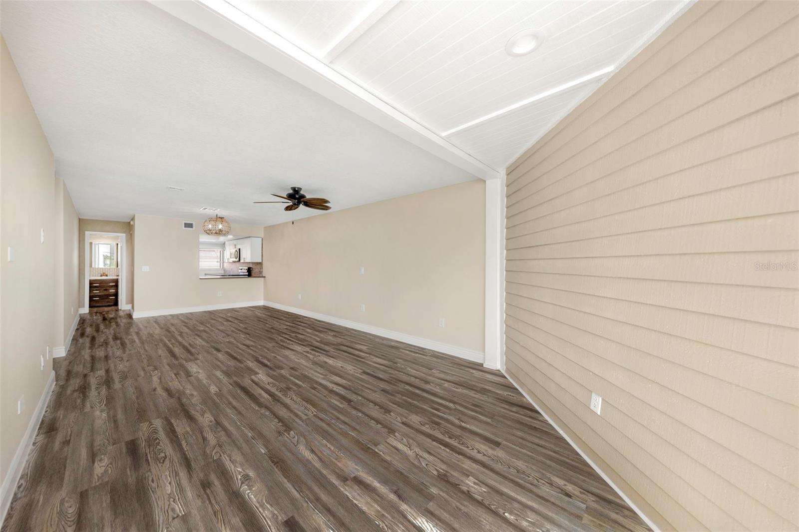 Image 8 of 42 For 1500 Sunset Road F7