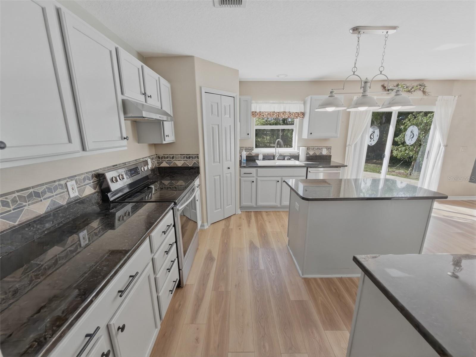 Image 16 of 59 For 13302 Mitten Lane