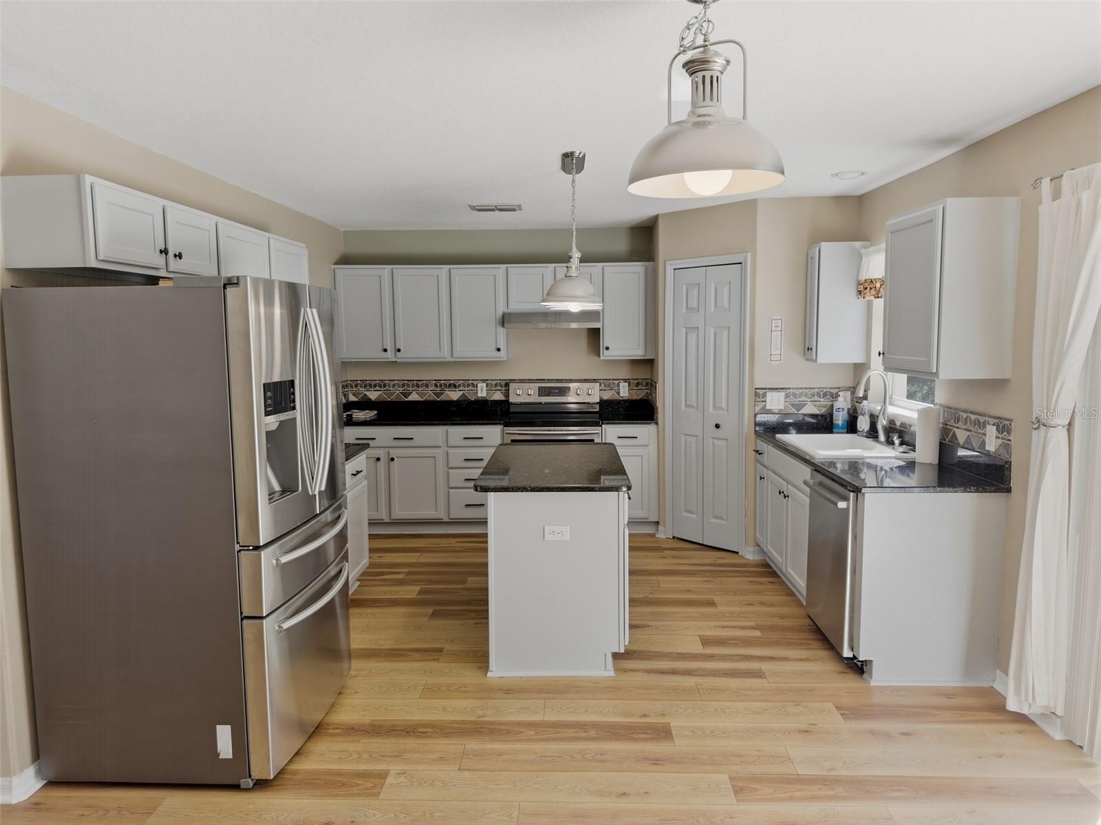 Image 20 of 59 For 13302 Mitten Lane