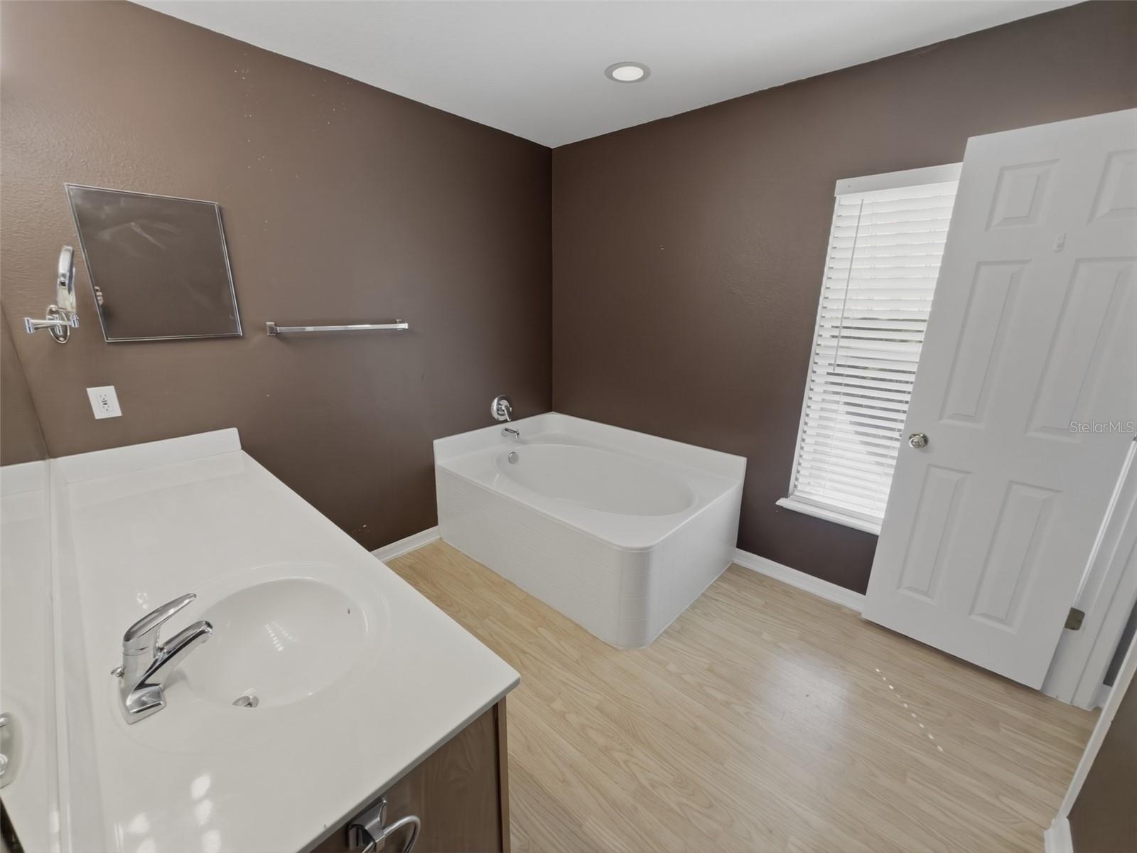 Image 32 of 59 For 13302 Mitten Lane