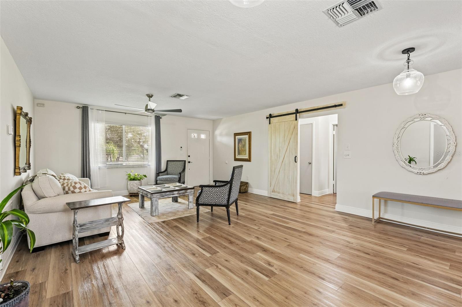 Image 14 of 42 For 11487 Linden Drive