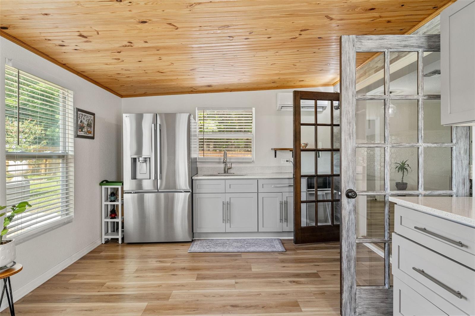 Image 16 of 42 For 11487 Linden Drive