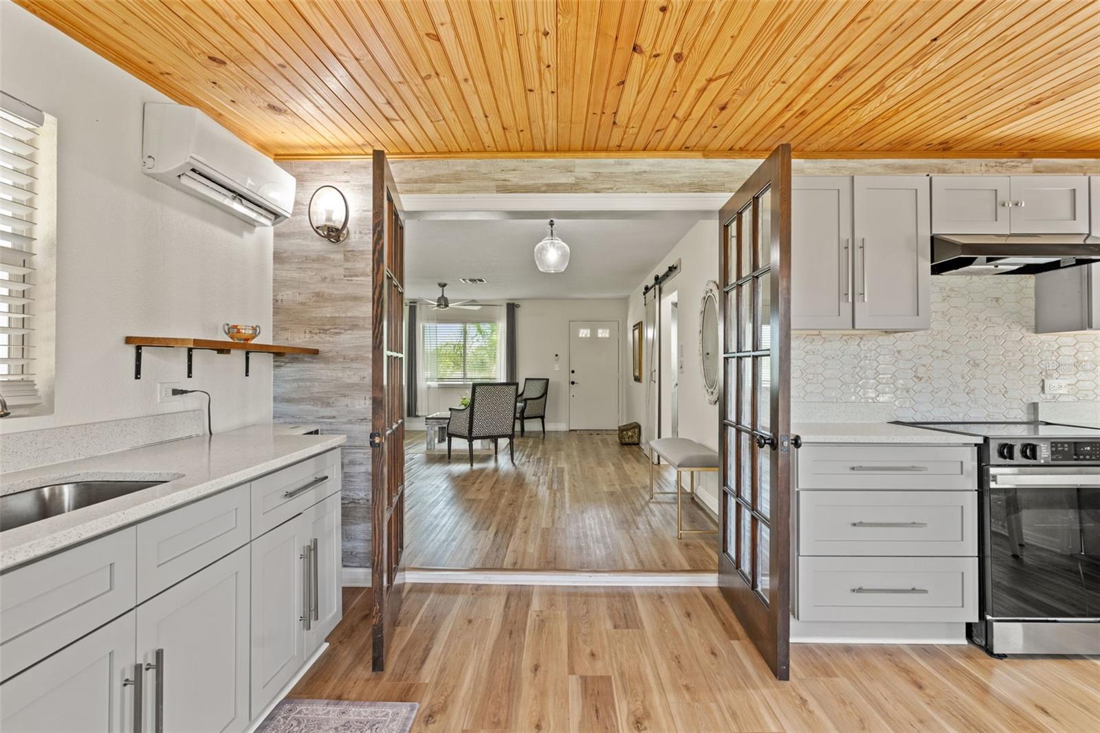 Image 18 of 42 For 11487 Linden Drive