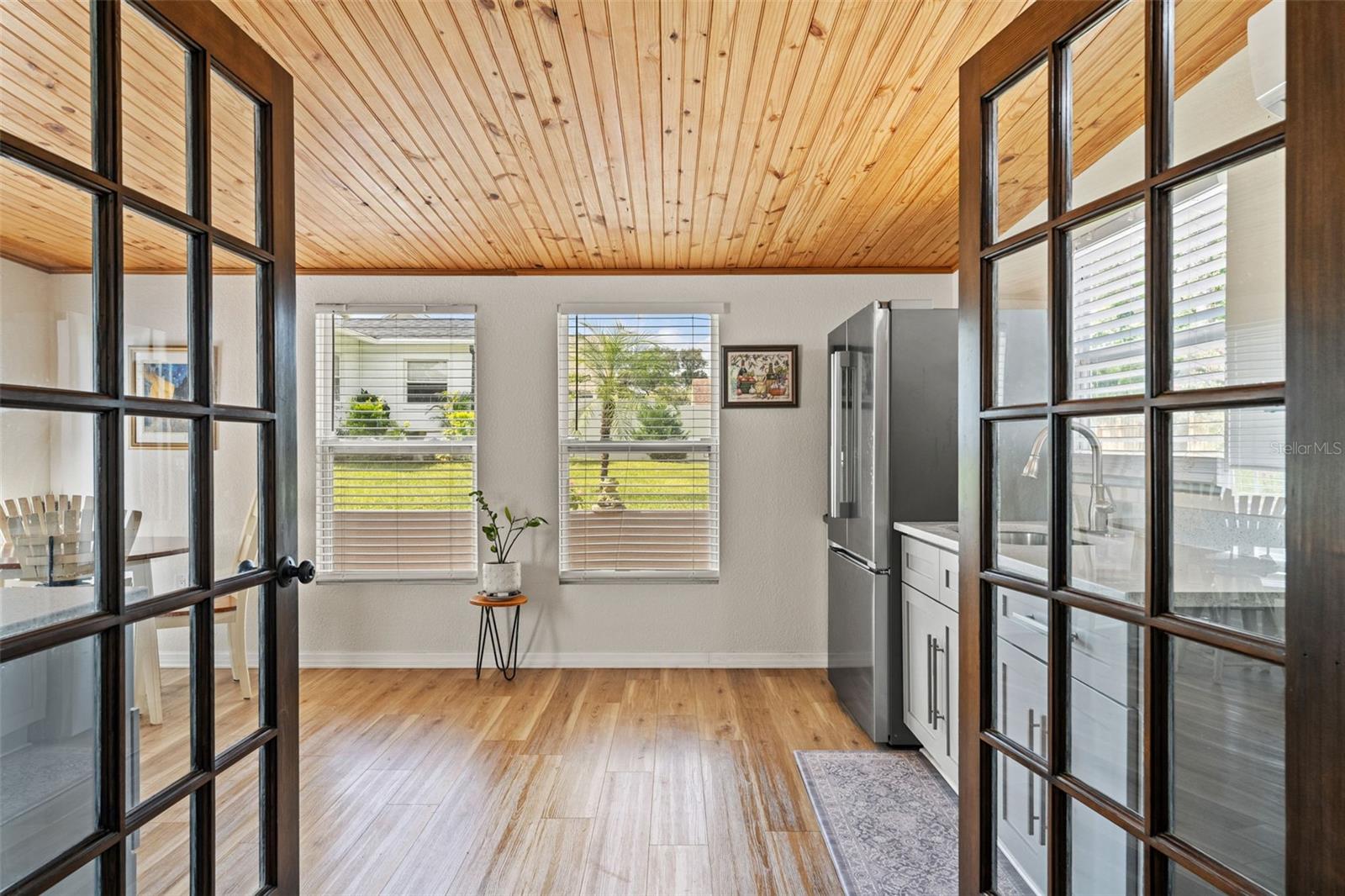 Image 2 of 42 For 11487 Linden Drive