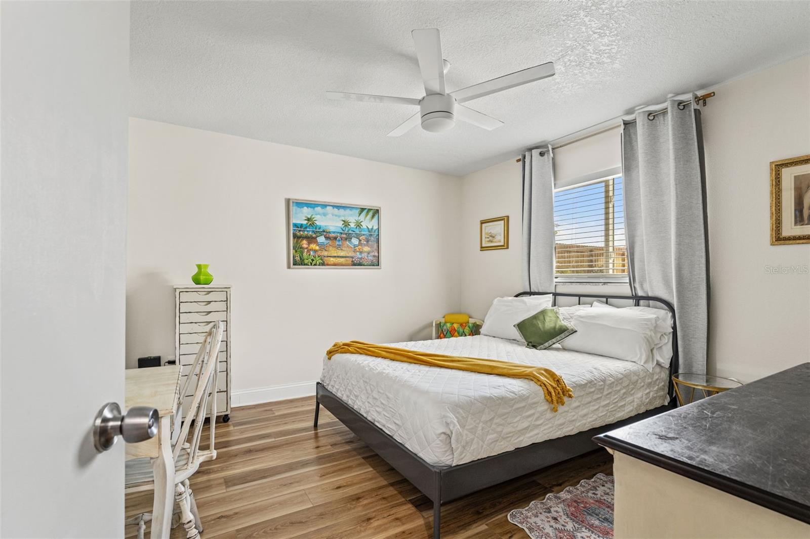 Image 21 of 42 For 11487 Linden Drive