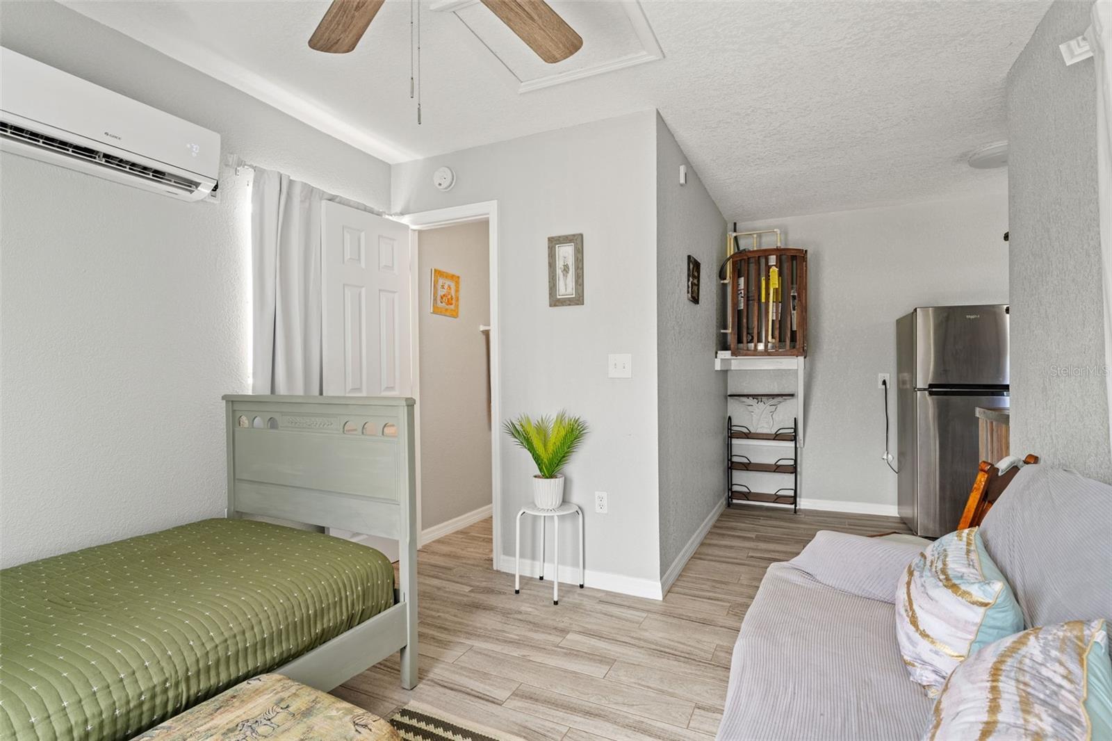 Image 32 of 42 For 11487 Linden Drive