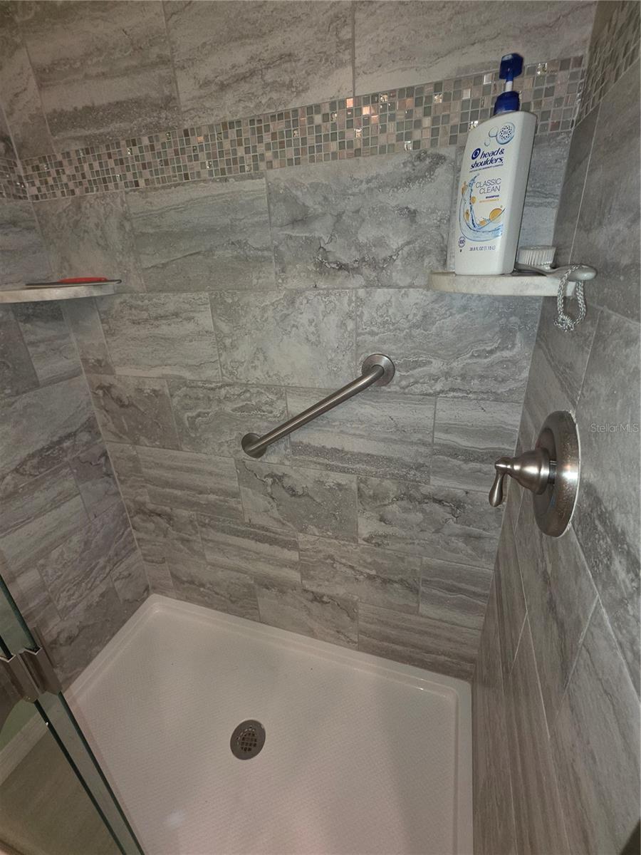 Image 17 of 24 For 15682 Brookridge Boulevard