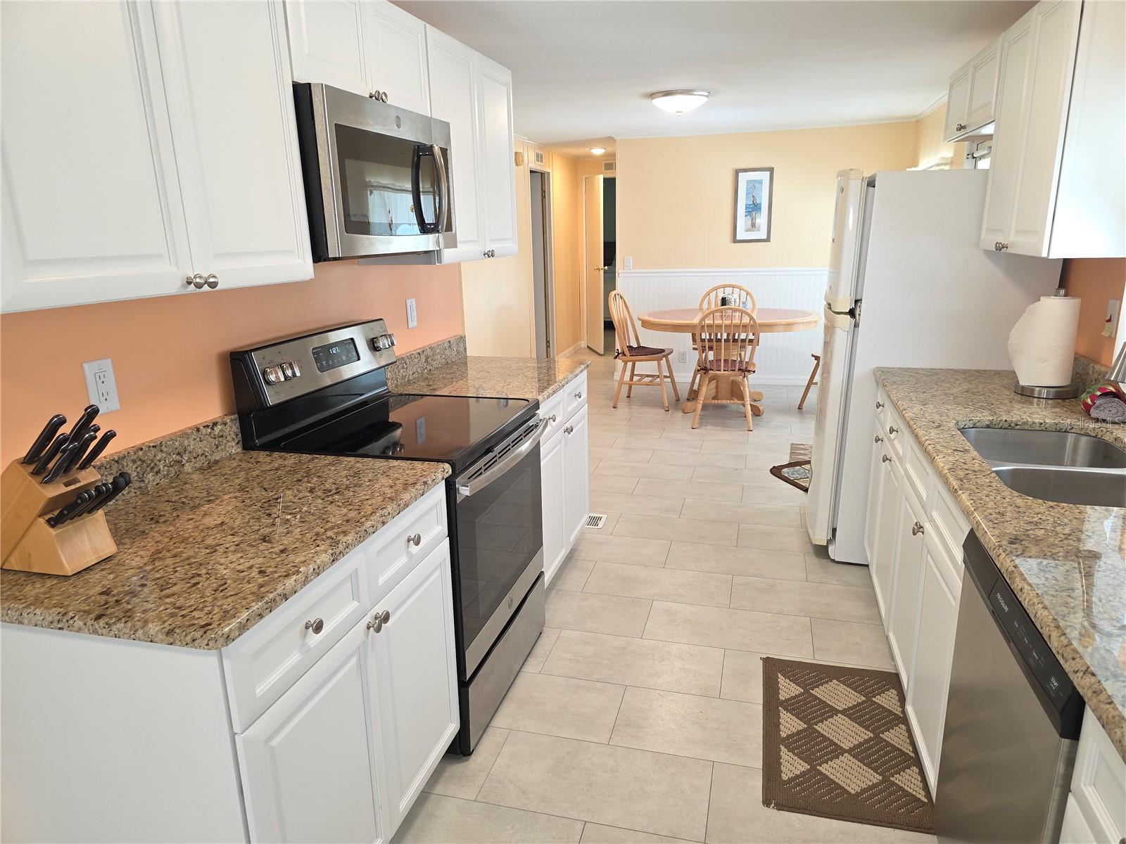 Image 5 of 24 For 15682 Brookridge Boulevard