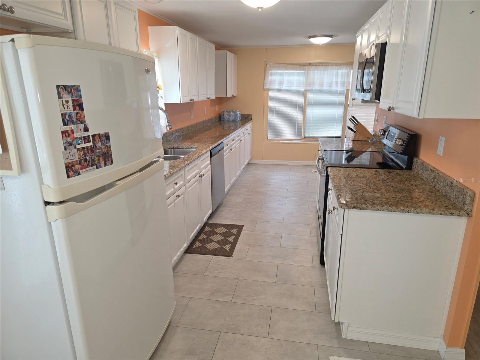 Image 9 of 24 For 15682 Brookridge Boulevard