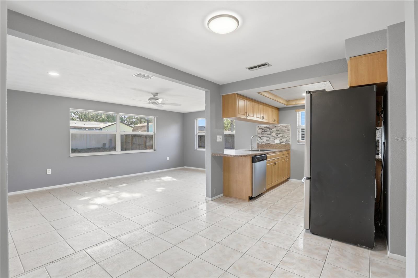 Image 11 of 33 For 3406 Paloma Drive