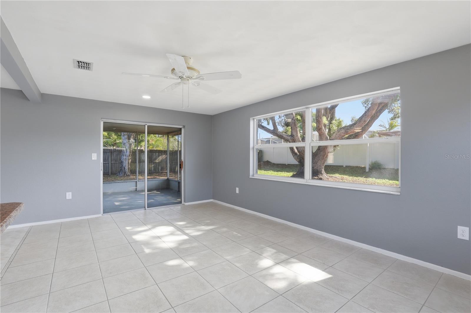 Image 18 of 33 For 3406 Paloma Drive