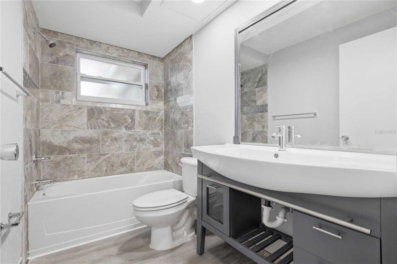 Image 4 of 33 For 3406 Paloma Drive