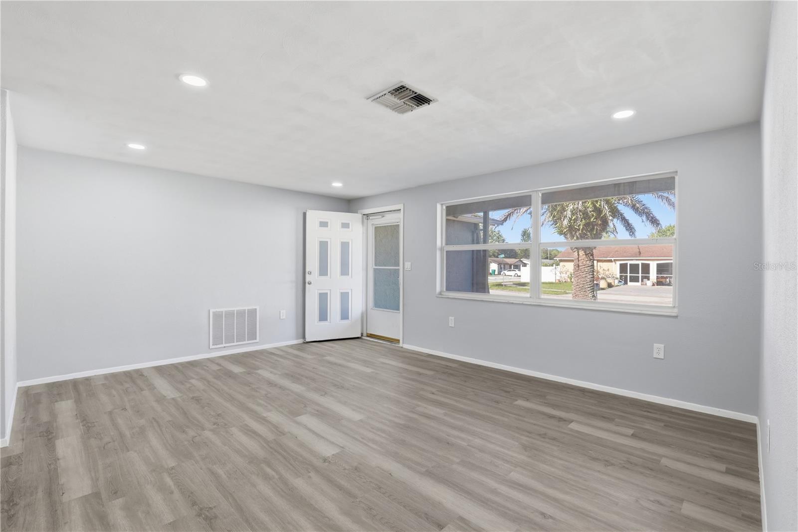 Image 8 of 33 For 3406 Paloma Drive