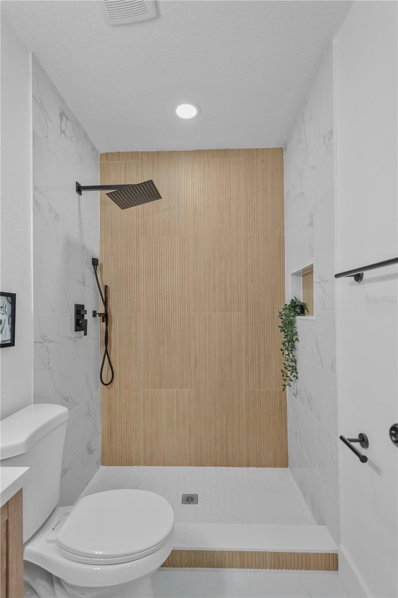 Listing photo id 9 for 3243 6th Avenue S