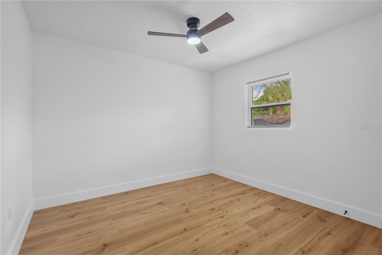 Listing photo id 13 for 3243 6th Avenue S