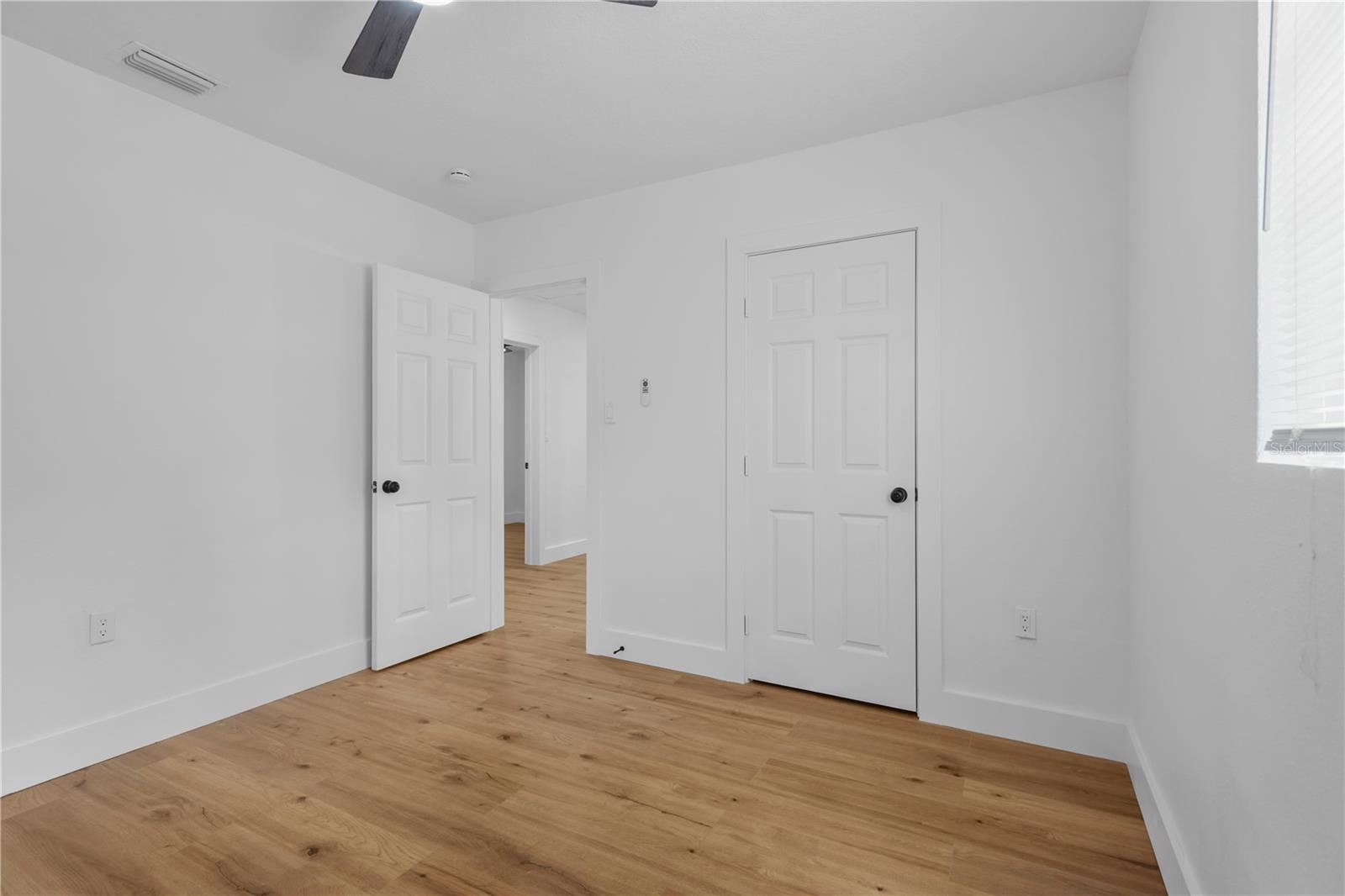 Listing photo id 14 for 3243 6th Avenue S