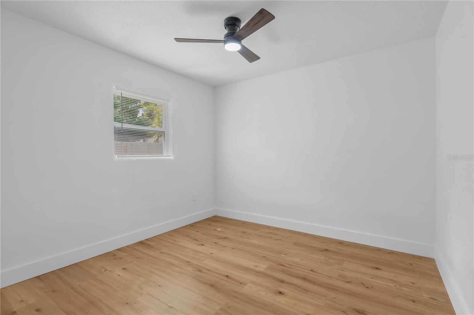 Listing photo id 15 for 3243 6th Avenue S