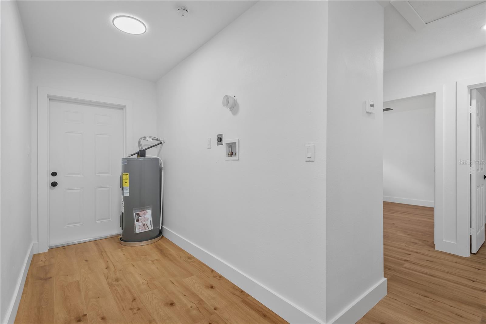 Listing photo id 16 for 3243 6th Avenue S