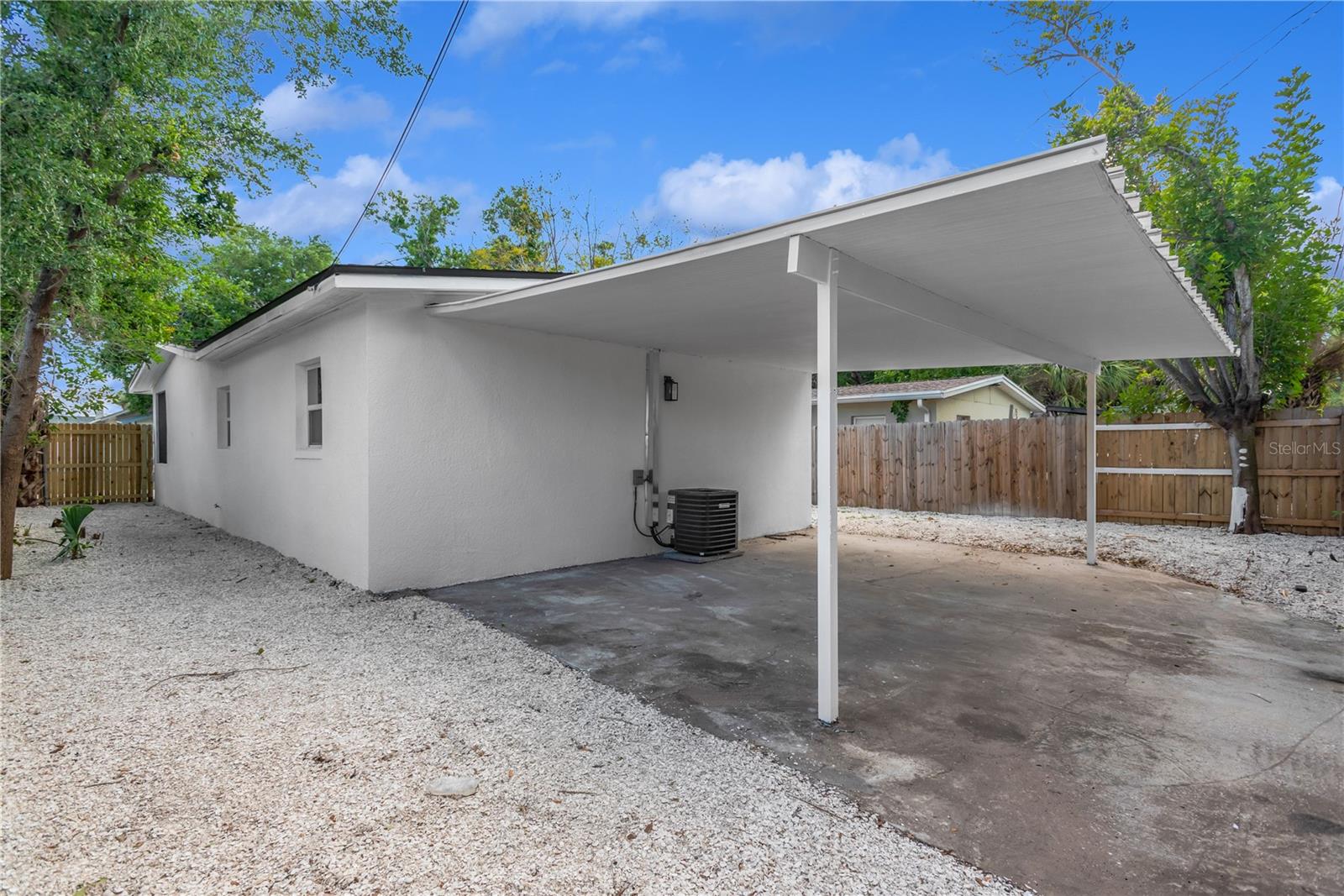 Listing photo id 17 for 3243 6th Avenue S