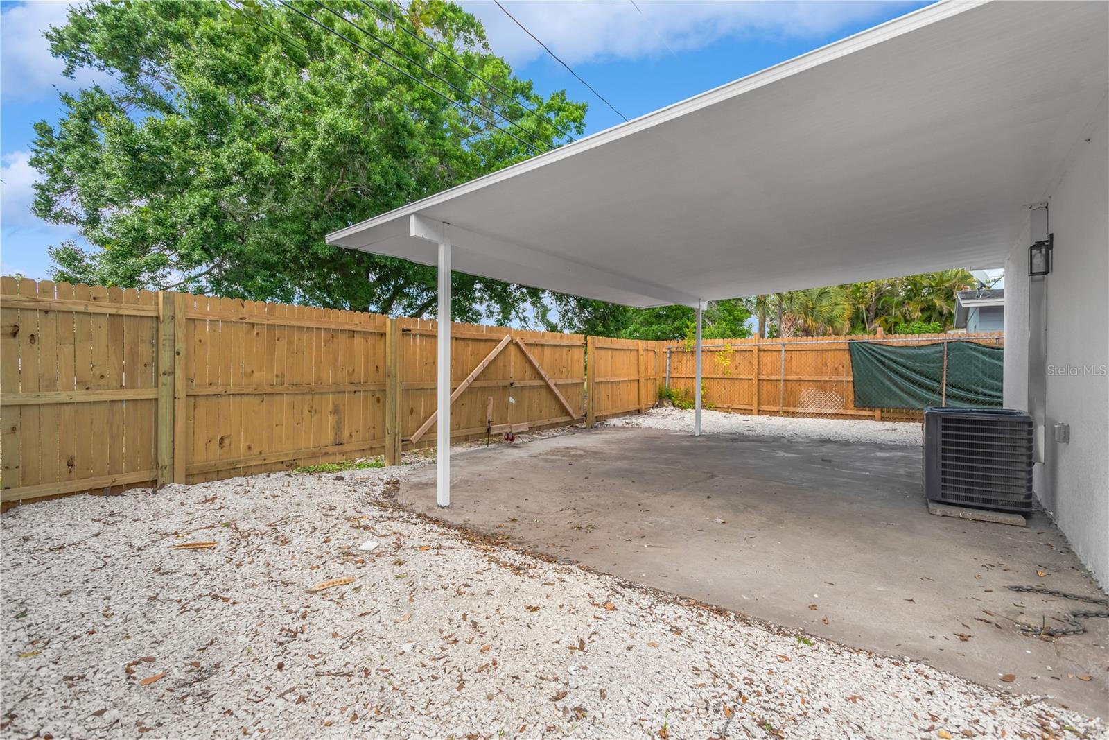 Listing photo id 19 for 3243 6th Avenue S