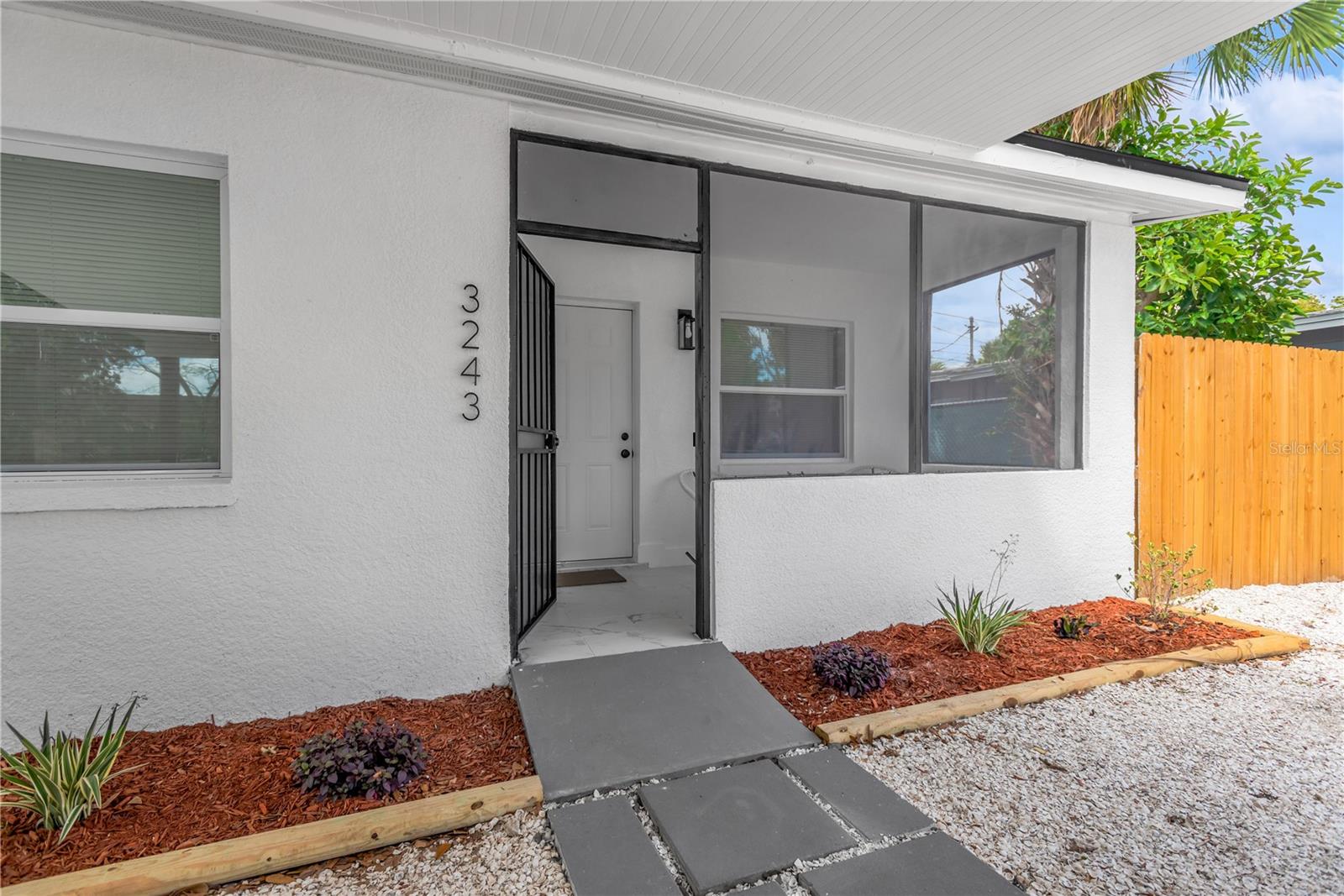 Listing photo id 22 for 3243 6th Avenue S