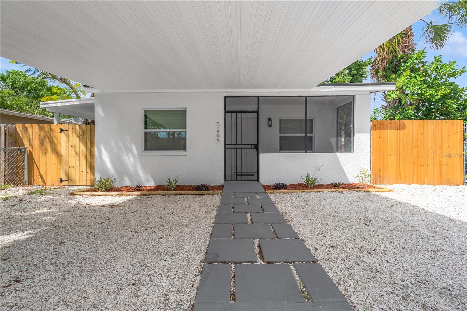 Listing photo id 23 for 3243 6th Avenue S