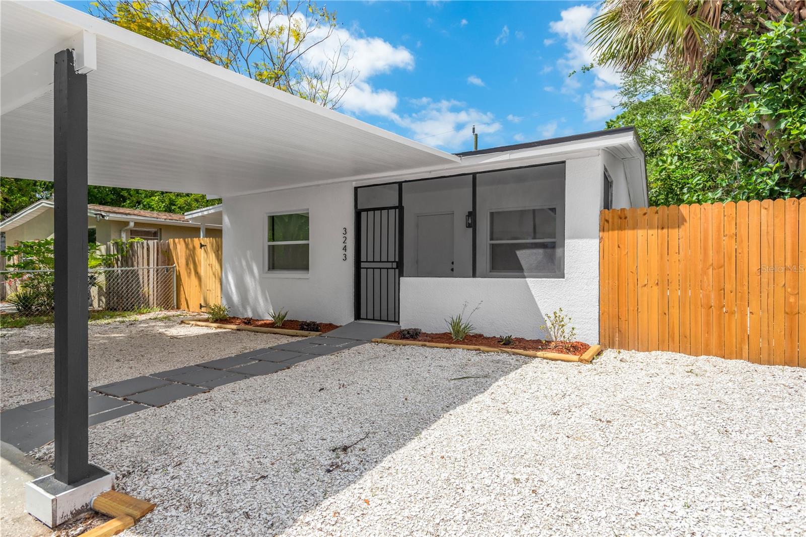 Listing photo id 24 for 3243 6th Avenue S