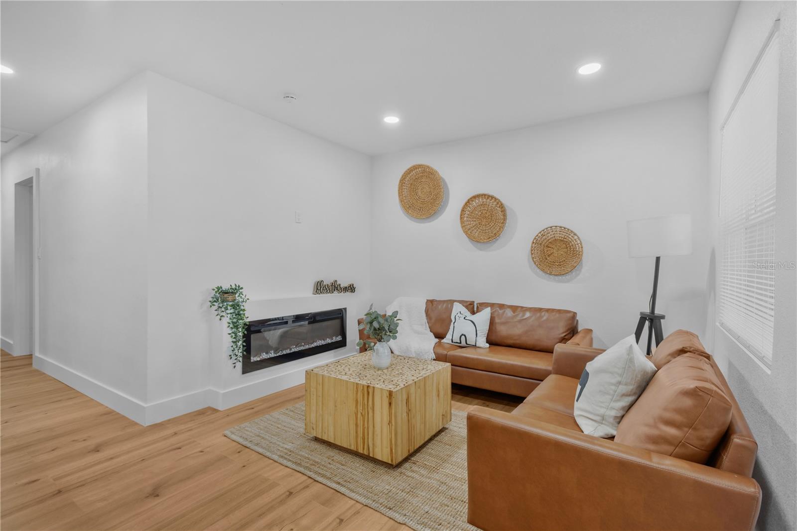 Listing photo id 1 for 3243 6th Avenue S