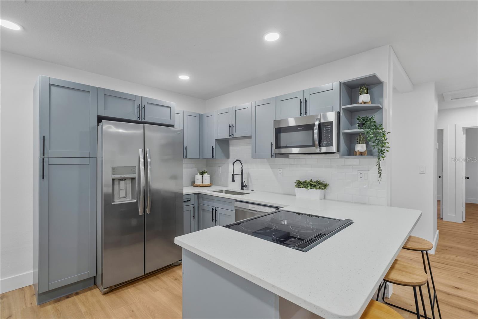 Listing photo id 3 for 3243 6th Avenue S